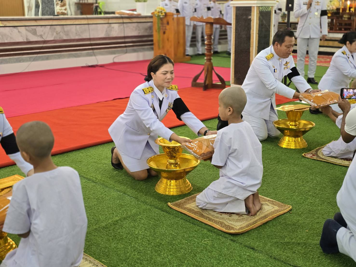 title -  ปฏิรูปที่ดินจังหวัดเพชรบุรี พร้อมด้วยเจ้าหน้าที่สำนักงานการปฏิรูปที่ดินจังหวัดเพชรบุรี ร่วมพิธีบรรพชาสามเณรและบวชศีลจาริณี ตามโครงการบรรพชาอุปสมบทพระภิกษุสามเณรและบวชศีลจาริณีภาคฤดูร้อน จังหวัดเพชรบุรี ประจำปี 2569